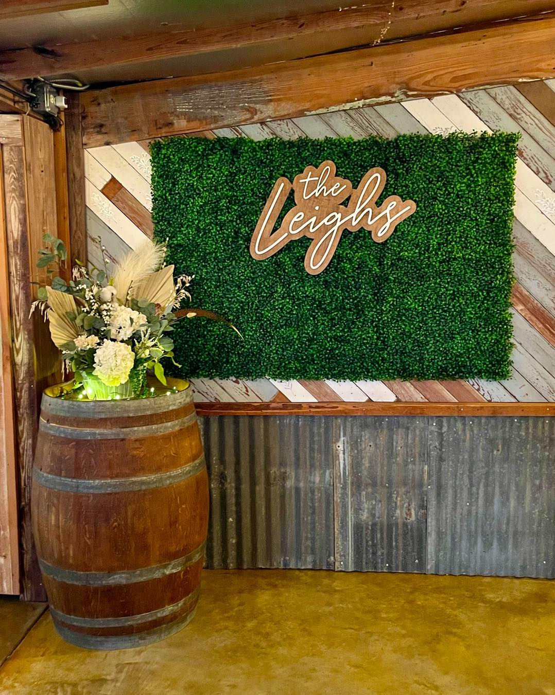 photo area with fake grass wall and flowers