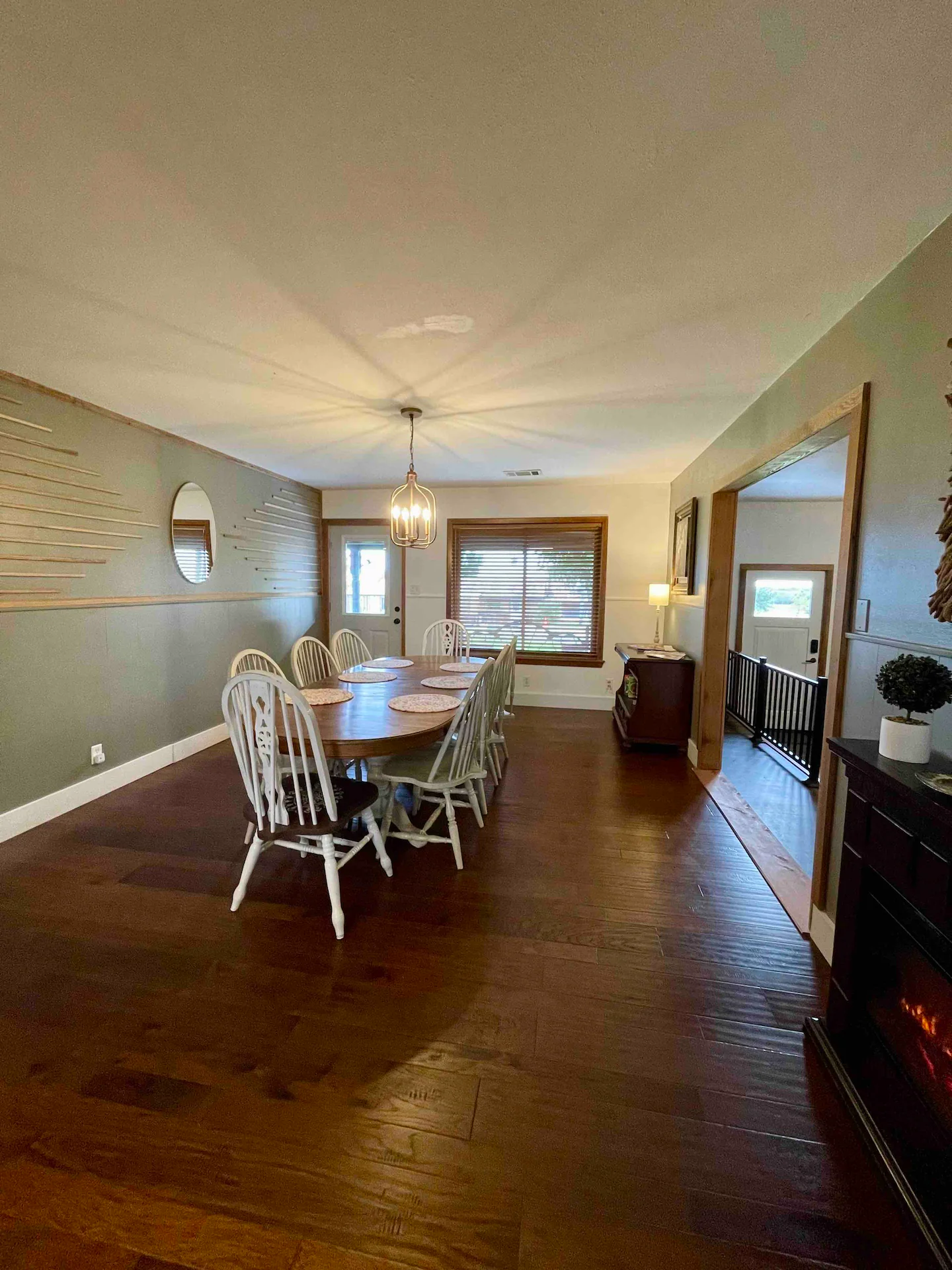 bed and breakfast dining room